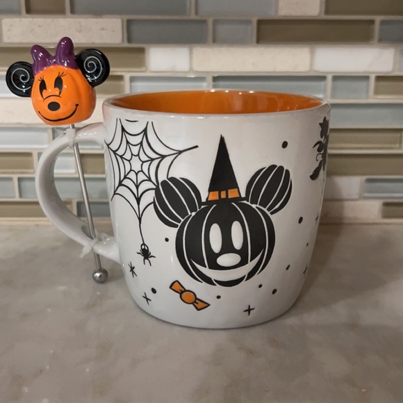 RARE Minnie Mouse Halloween Mug with pumpkin stirrer. - Picture 2 of 5